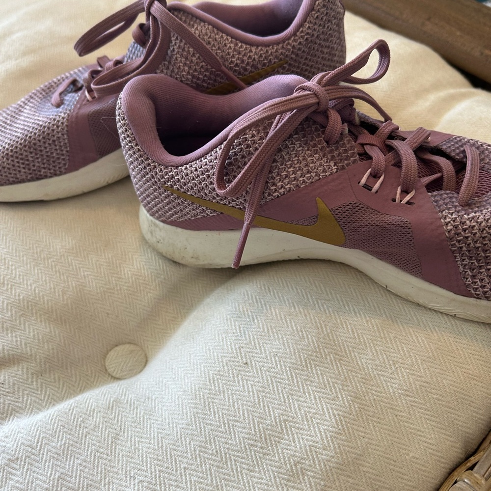 Nike Training Flex Women's Lavender Sneakers Size 8 - Picture 4 of 7